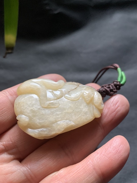 古玩玉器明清和田玉雕“靈猴獻壽”把件拍賣，當前價格18000元