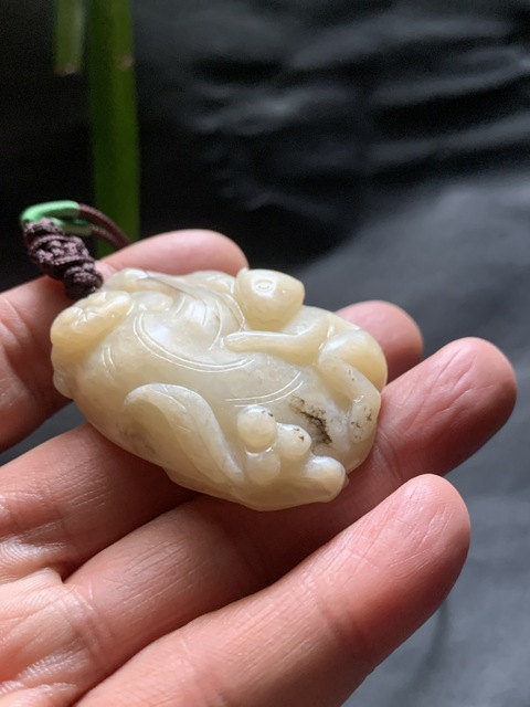 古玩玉器明清和田玉雕“靈猴獻壽”把件拍賣，當前價格18000元