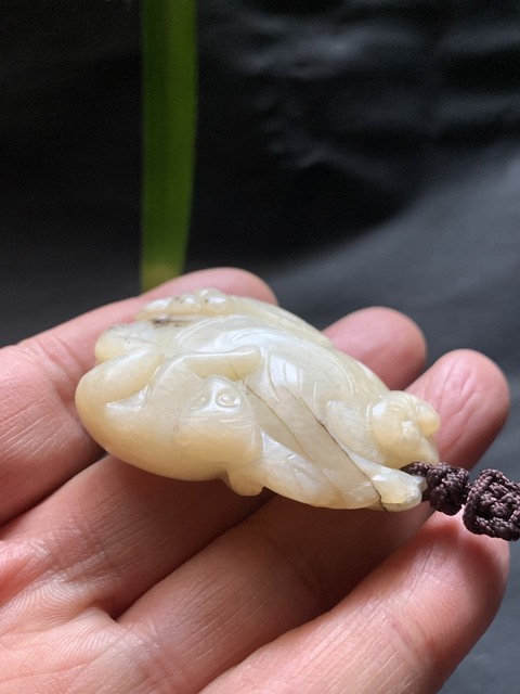 古玩玉器明清和田玉雕“靈猴獻壽”把件拍賣，當前價格18000元