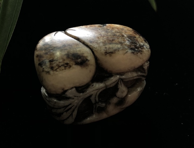 古玩玉器中古和田玉雕“喜事連連”掛墜拍賣,當前價格28000元