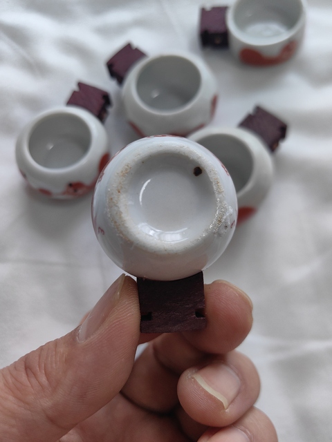 古玩陶瓷獅紋礬紅鳥食罐拍賣,當前價格268元