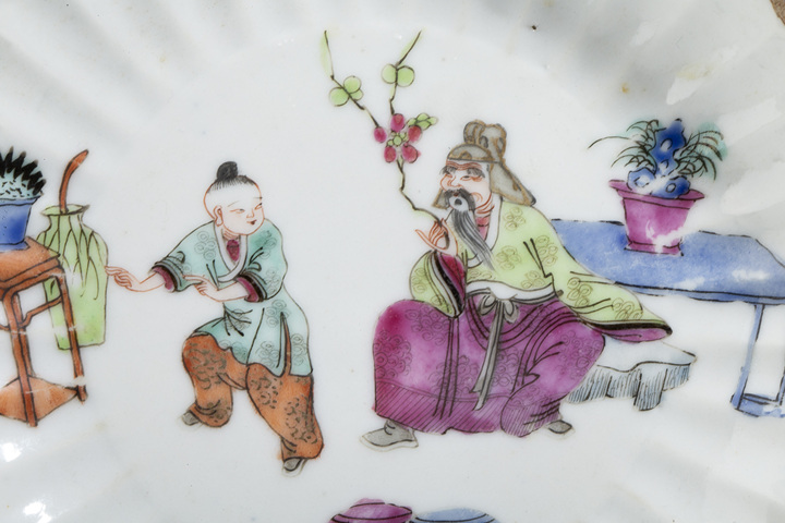 古玩陶瓷清晚·粉彩林逋愛梅圖菊瓣盤真品鑒賞圖