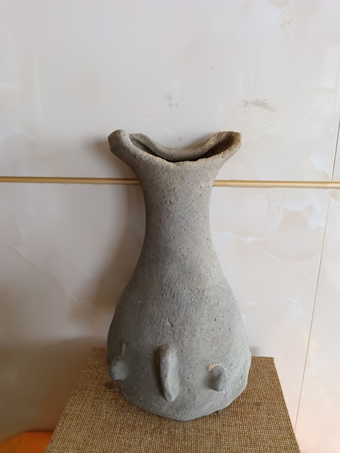 古玩陶瓷館藏級灰陶鼓釘花口瓶拍賣,當(dāng)前價格98元