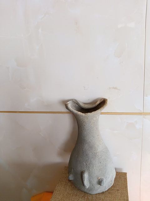 古玩陶瓷館藏級灰陶鼓釘花口瓶拍賣,當(dāng)前價格98元