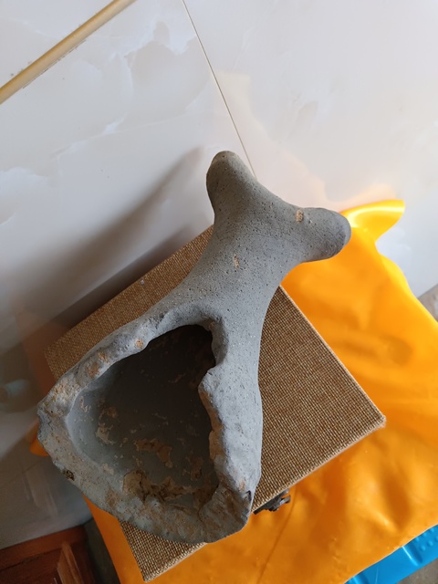 古玩陶瓷館藏級灰陶鼓釘花口瓶拍賣,當(dāng)前價格98元
