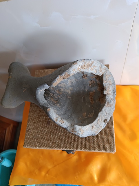 古玩陶瓷館藏級灰陶鼓釘花口瓶拍賣,當(dāng)前價格98元