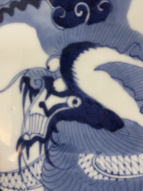 古玩陶瓷雍乾青花過墻龍紋盤拍賣，當(dāng)前價(jià)格12666元