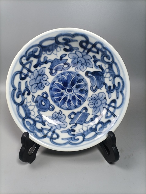 康熙青花暗八仙博古紋賞盤拍賣，當前價格1980元