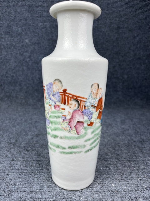 古玩陶瓷民國(guó)粉彩嬰戲紋卷口賞瓶拍賣,當(dāng)前價(jià)格6588元