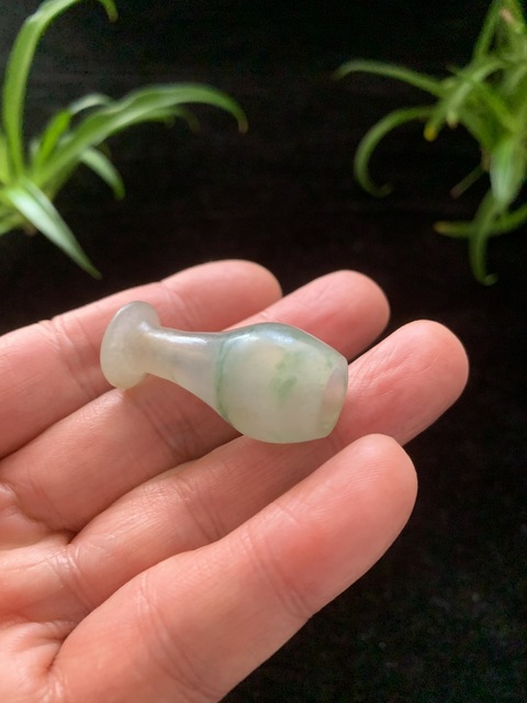 古玩玉器清代翡翠雕“素紋煙嘴”拍賣,當(dāng)前價(jià)格4800元