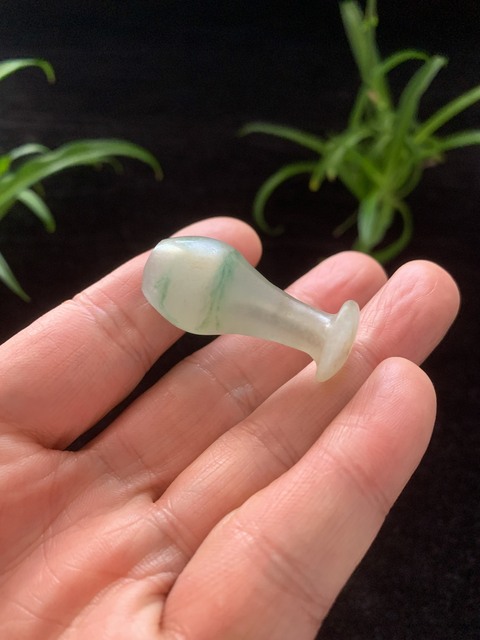 古玩玉器清代翡翠雕“素紋煙嘴”拍賣,當(dāng)前價(jià)格4800元