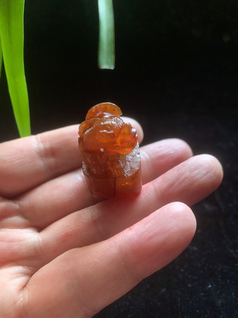 古玩玉器清代琥珀雕“獸鈕印章”拍賣,當前價格16500元