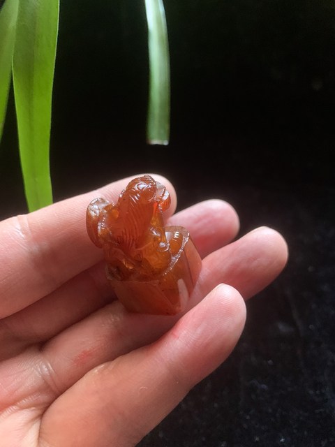 古玩玉器清代琥珀雕“獸鈕印章”拍賣,當前價格16500元
