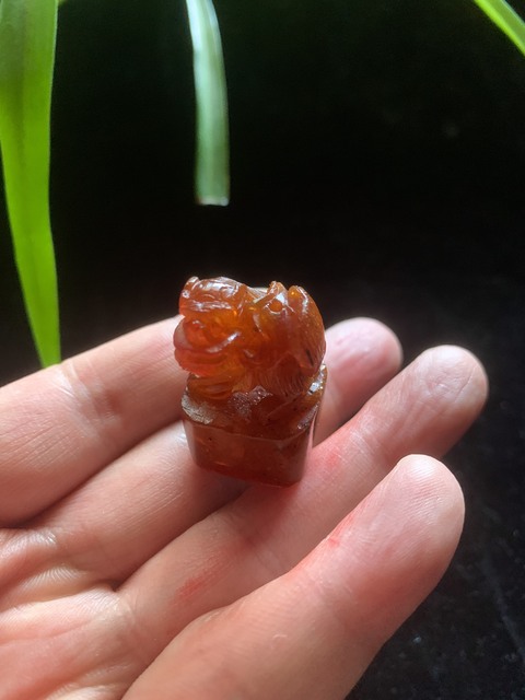 古玩玉器清代琥珀雕“獸鈕印章”拍賣,當前價格16500元