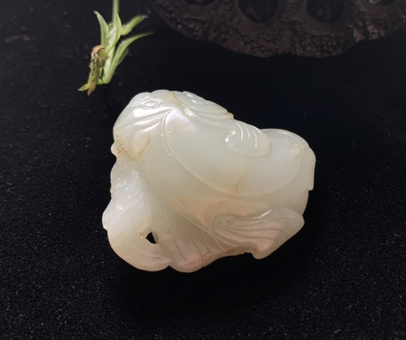 古玩玉器清代和田玉雕“年年有余”掛件拍賣，當前價格8800元