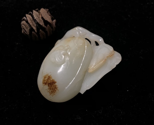 古玩玉器清代乾隆工和田玉雕“瓜果墜”拍賣，當前價格65000元