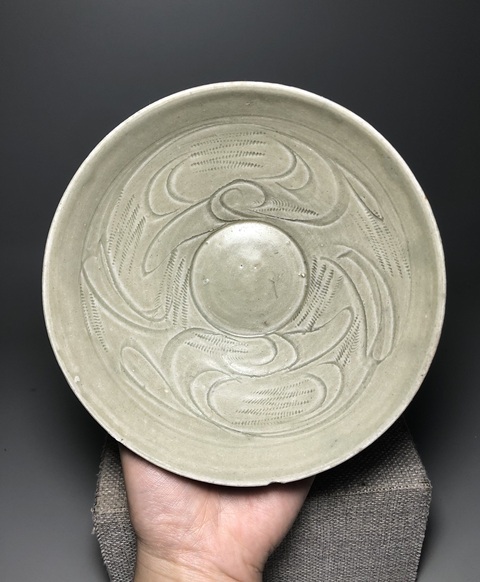 古玩陶瓷（精品宋代）青釉刻花紋碗拍賣，當(dāng)前價(jià)格2888元
