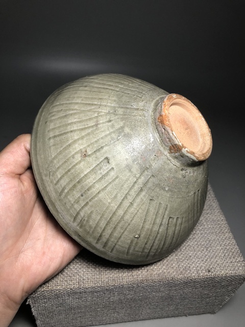 古玩陶瓷（精品宋代）青釉刻花紋碗拍賣，當(dāng)前價(jià)格2888元