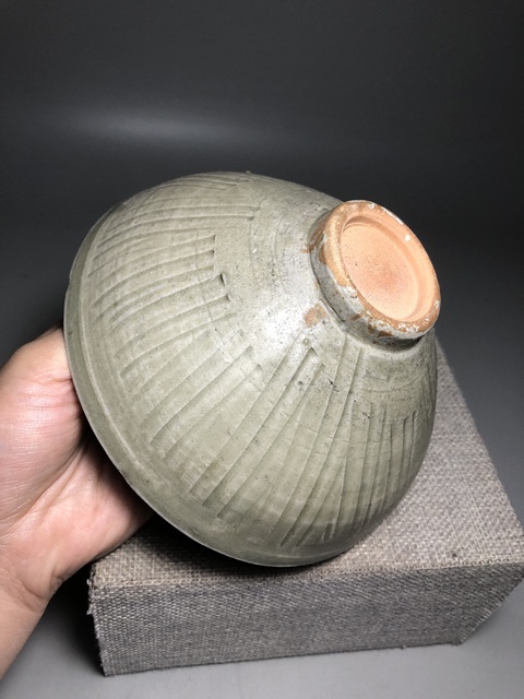 古玩陶瓷（精品宋代）青釉刻花紋碗拍賣，當(dāng)前價(jià)格2888元