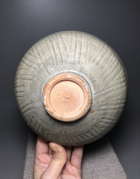 古玩陶瓷（精品宋代）青釉刻花紋碗拍賣，當(dāng)前價(jià)格2888元