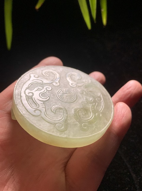 古玩玉器清代天然翡翠雕“雙龍捧壽”帶扣拍賣，當前價格13500元