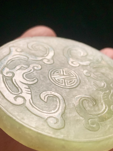 古玩玉器清代天然翡翠雕“雙龍捧壽”帶扣拍賣，當前價格13500元