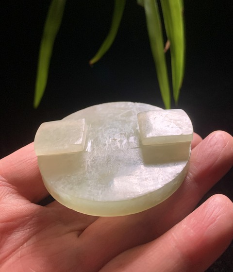 古玩玉器清代天然翡翠雕“雙龍捧壽”帶扣拍賣，當前價格13500元