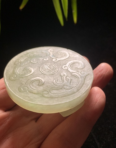 古玩玉器清代天然翡翠雕“雙龍捧壽”帶扣拍賣，當前價格13500元