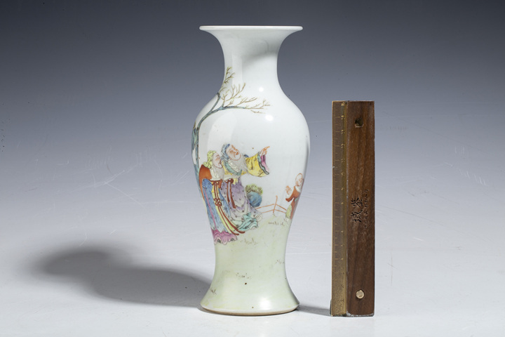 康熙藍地粉彩人物故事象耳瓶 現代工芸品 美術品 装飾品 置物 康熙藍地粉彩人物故事象耳瓶 現代工芸品 美術品 装飾品 置物