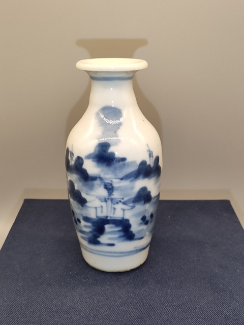 古玩陶瓷清中期,青花山水紋賞瓶,柳葉瓶拍賣,當(dāng)前價格1600元