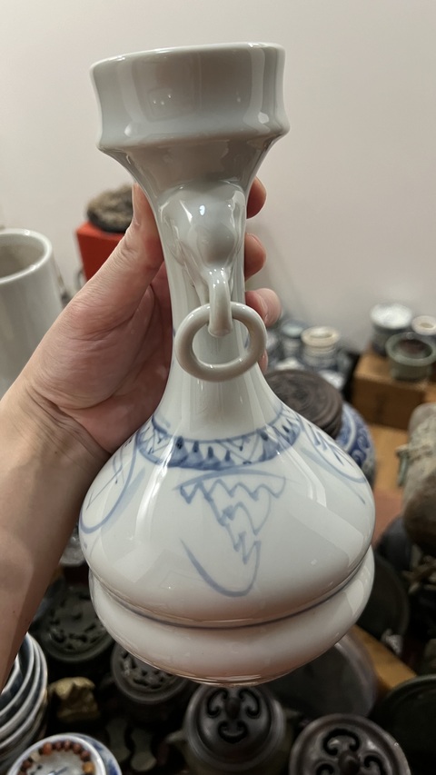 古玩陶瓷民國(guó)吉語(yǔ)紋青花象耳雙環(huán)瓶拍賣(mài),當(dāng)前價(jià)格1599元