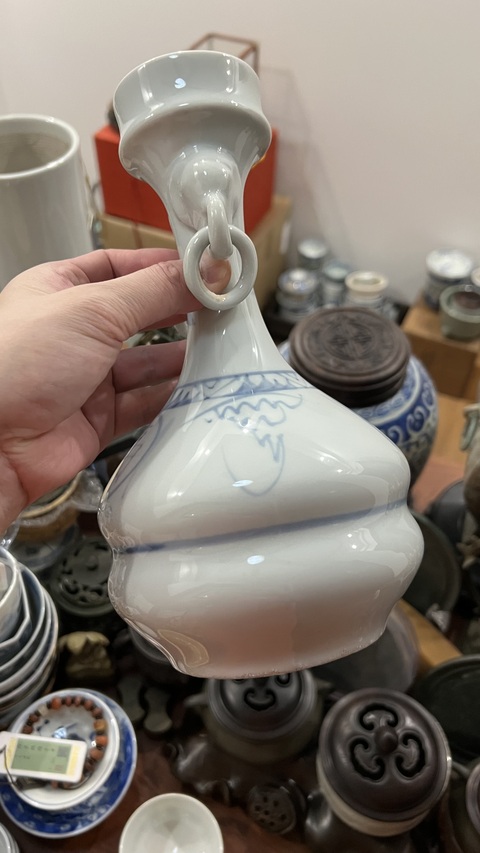 古玩陶瓷民國(guó)吉語(yǔ)紋青花象耳雙環(huán)瓶拍賣(mài),當(dāng)前價(jià)格1599元
