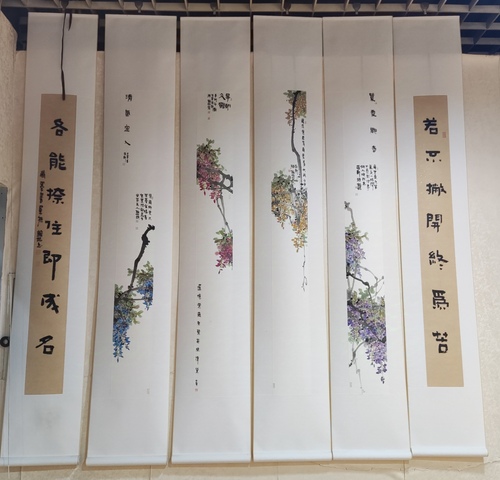 古玩字畫手工精裱河南名家孫朋飛花卉六屏拍賣，當(dāng)前價(jià)格2688元