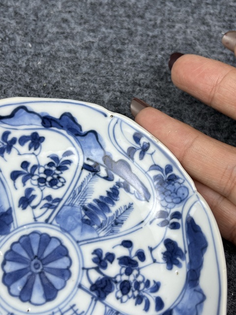 古玩陶瓷青花開窗花卉紋小盤拍賣,當(dāng)前價(jià)格888元