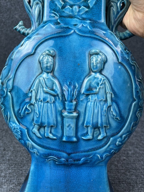 古玩陶瓷孔雀藍釉堆塑人物象耳尊拍賣，當前價格9888元