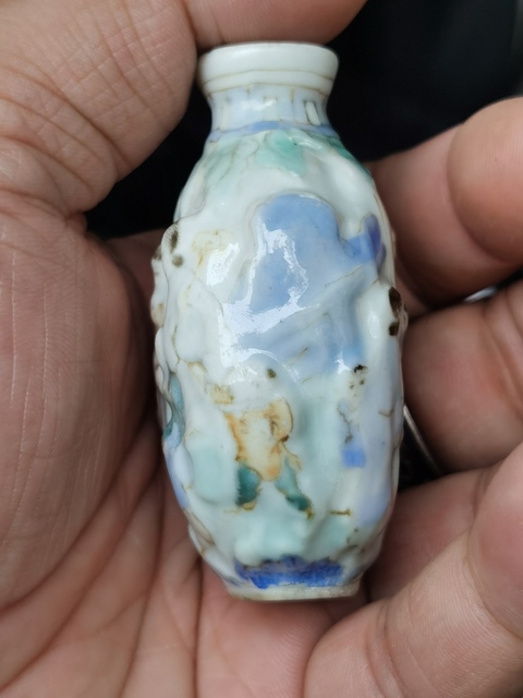 古玩陶瓷淺浮雕人物紋鼻煙壺拍賣,當前價格998元