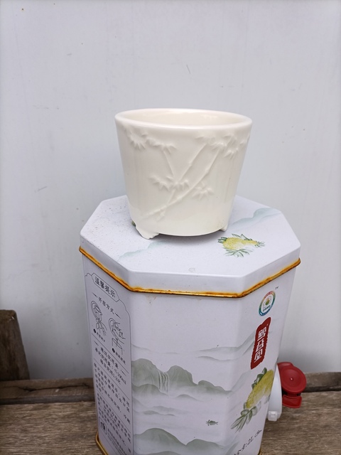 古玩陶瓷德化窯白釉三足筒式香爐拍賣,當前價格900元