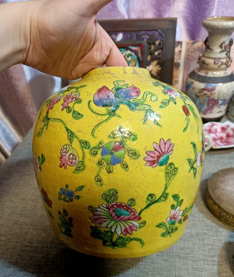 古玩陶瓷清中期花蝶紋粉彩罐拍賣，當前價格8888元
