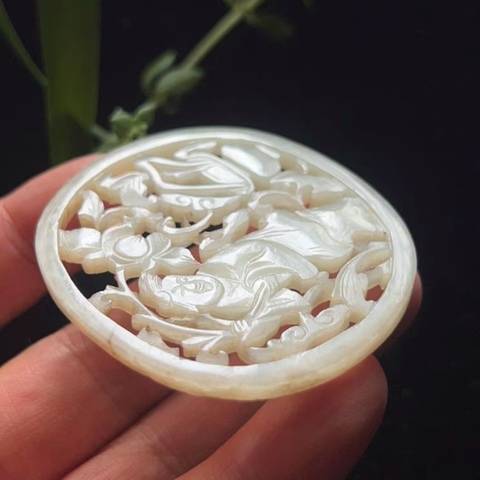 古玩玉器清代和田玉雕“仙女散花”佩拍賣(mài)，當(dāng)前價(jià)格8200元