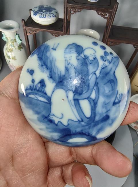 古玩陶瓷清中晚期青花人物印泥盒拍賣,當前價格1888元
