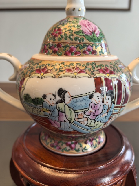 古玩陶瓷民國人物故事紋雙耳壺拍賣，當前價格450元