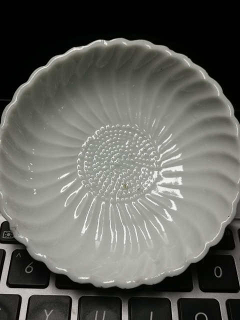 古玩陶瓷德化窯白釉印花盤拍賣，當前價格666元