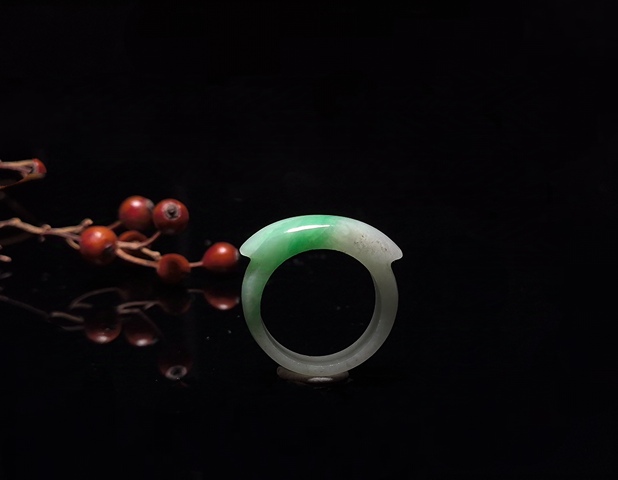 古玩玉器（放漏拍）清代天然翡翠“馬鞍戒”拍賣，當前價格550元