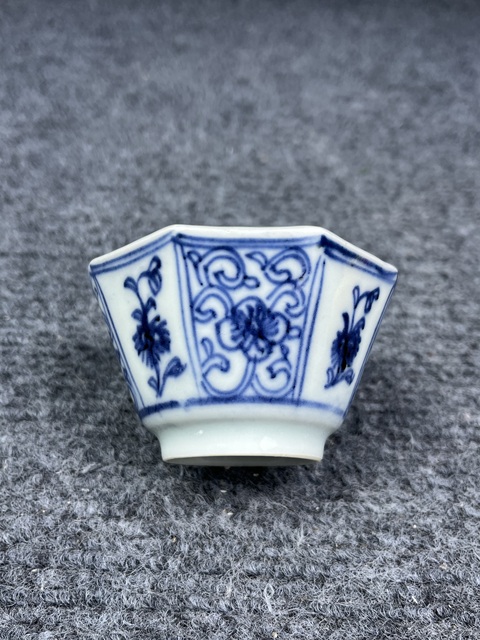古玩陶瓷青花花卉紋八方杯拍賣,當前價格1388元