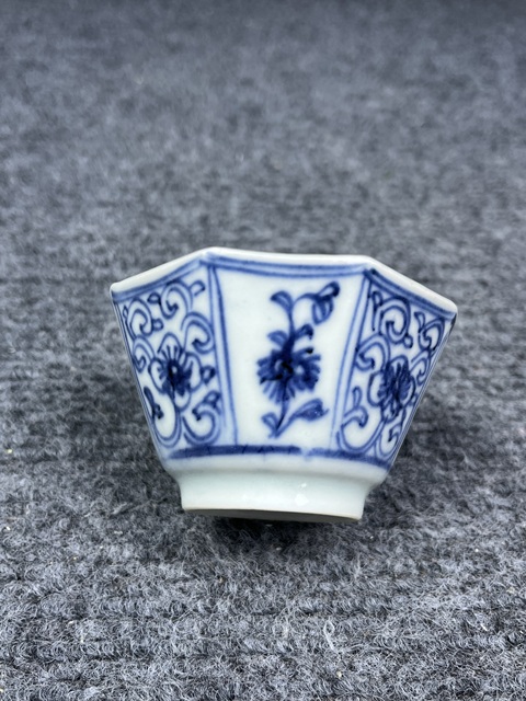 古玩陶瓷青花花卉紋八方杯拍賣,當前價格1388元