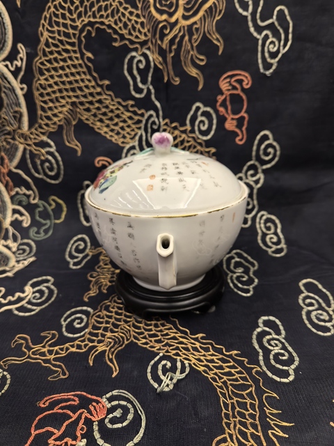 古玩陶瓷道光粉彩無雙譜人物茶壺拍賣,當前價格18888元