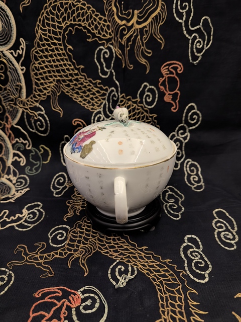 古玩陶瓷道光粉彩無雙譜人物茶壺拍賣,當前價格18888元