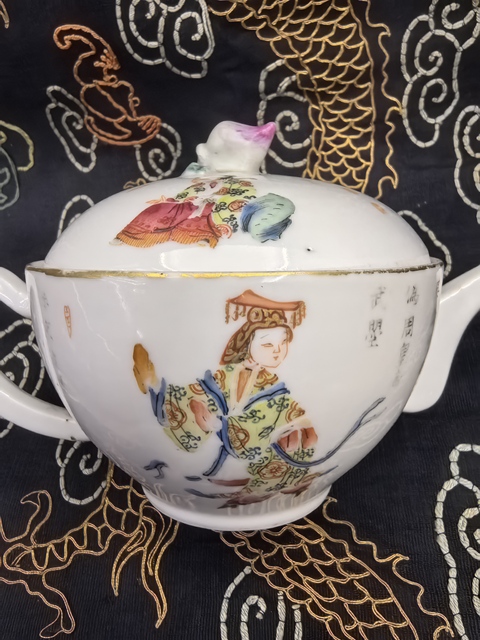 古玩陶瓷道光粉彩無雙譜人物茶壺拍賣,當前價格18888元