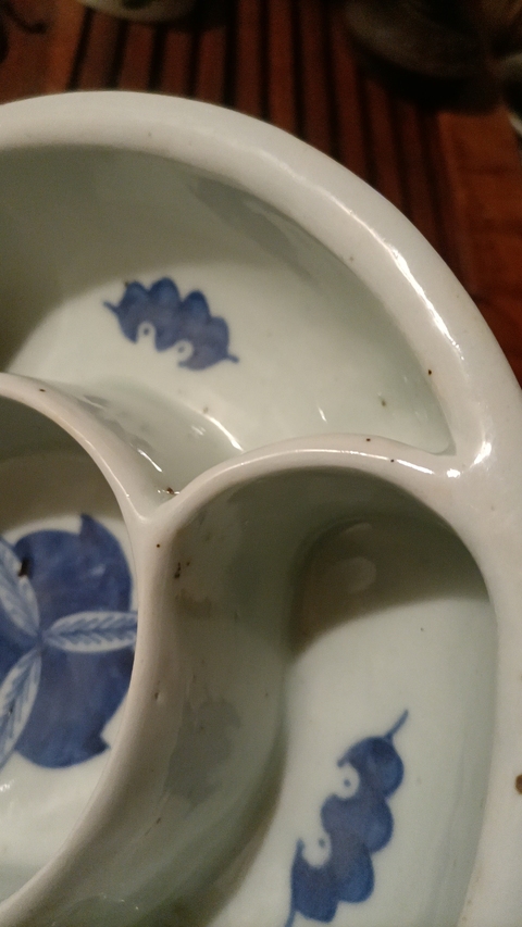 古玩陶瓷清中期青花纏枝牡丹福壽紋格盤拍賣,當前價格12000元