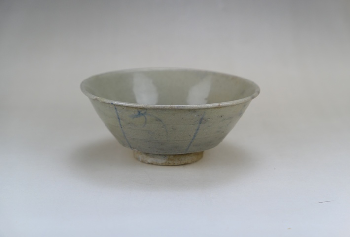 古玩陶瓷明代.龍泉窯青瓷青花碗(1368年-1644年)拍賣,當前價格180元